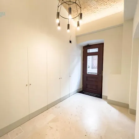 Corridoni 3e Tirabora Short Rent *